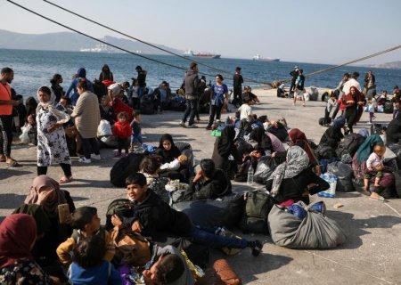 پناهجویان یونان در جزیره مارها/نگاهی به تیتر یک روزنامه‌های جهان