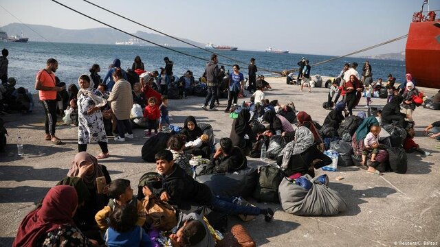 پناهجویان یونان در جزیره مارها/نگاهی به تیتر یک روزنامه‌های جهان