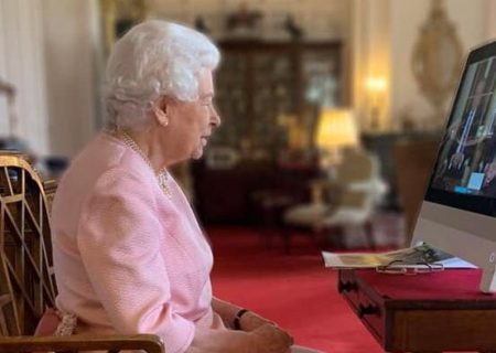 مرور فیلم ها و سریال هایی که برای ملکه انگلیس ساختند