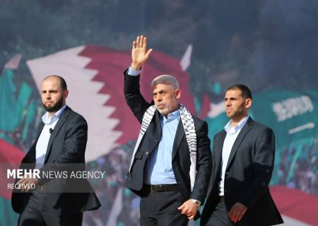 مثل قهرمان تنها و زخمی آخرین سکانس یک فیلم حماسی