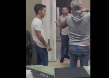 لحظه دستگیری یک روزنامه‌ نگار جاسوس/ او فیلم و اطلاعات برای صهیونیست‌ها می‌فرستاد