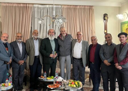 دیدار جمعی از هنرمندان و نویسندگان با نخستین مدیر روابط عمومی آبفای استان اصفهان