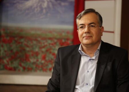 میرزاخانی: رسانه‌ها نظرات مختلف کارشناسان درباره راهکار خروج از نوسانات ارزی را در معرض تضارب آرا قرار دهند