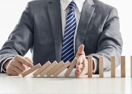 بازنویسی کتابچه روابط عمومی: هدایت تغییرات در دنیای
پرهمبستگی